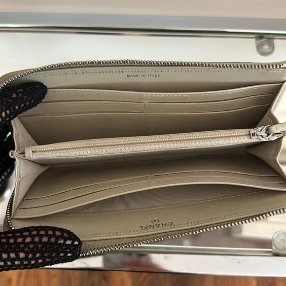 BLACK FRIDAY GIVEAWAY! Chanel Patent Leather Quilted Champagne Wallet - Picture 16 of 16